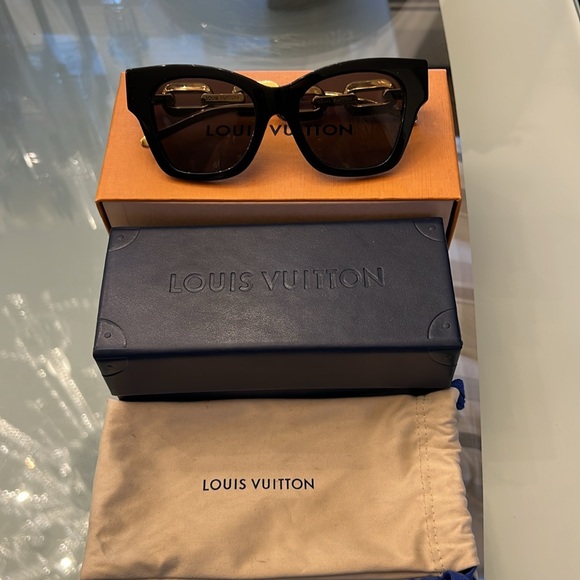 Authentic Louis Vuitton Cat-Eye edgeSunglasses from 2022 Collection by Nicolas! - Picture 12 of 16